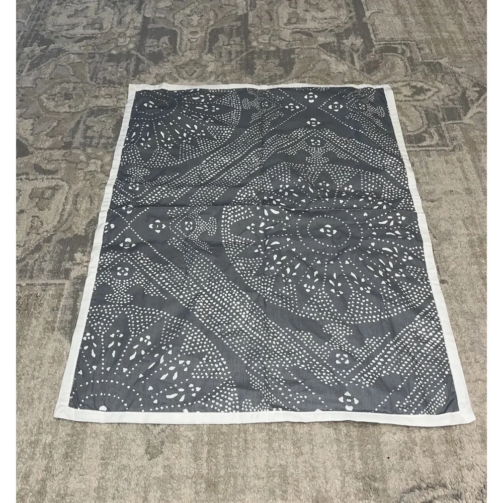 Pair Lauren‎ Ralph Lauren Luke Medallion Pillow Shams Gray White 100% Cotton